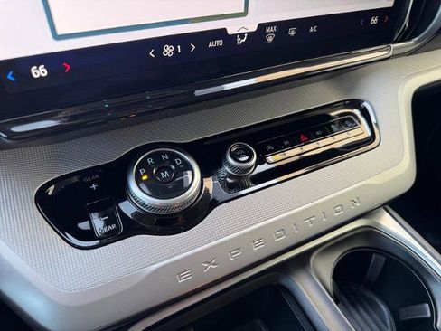Certified 2025 Ford Expedition Active AWD/4WD image 25