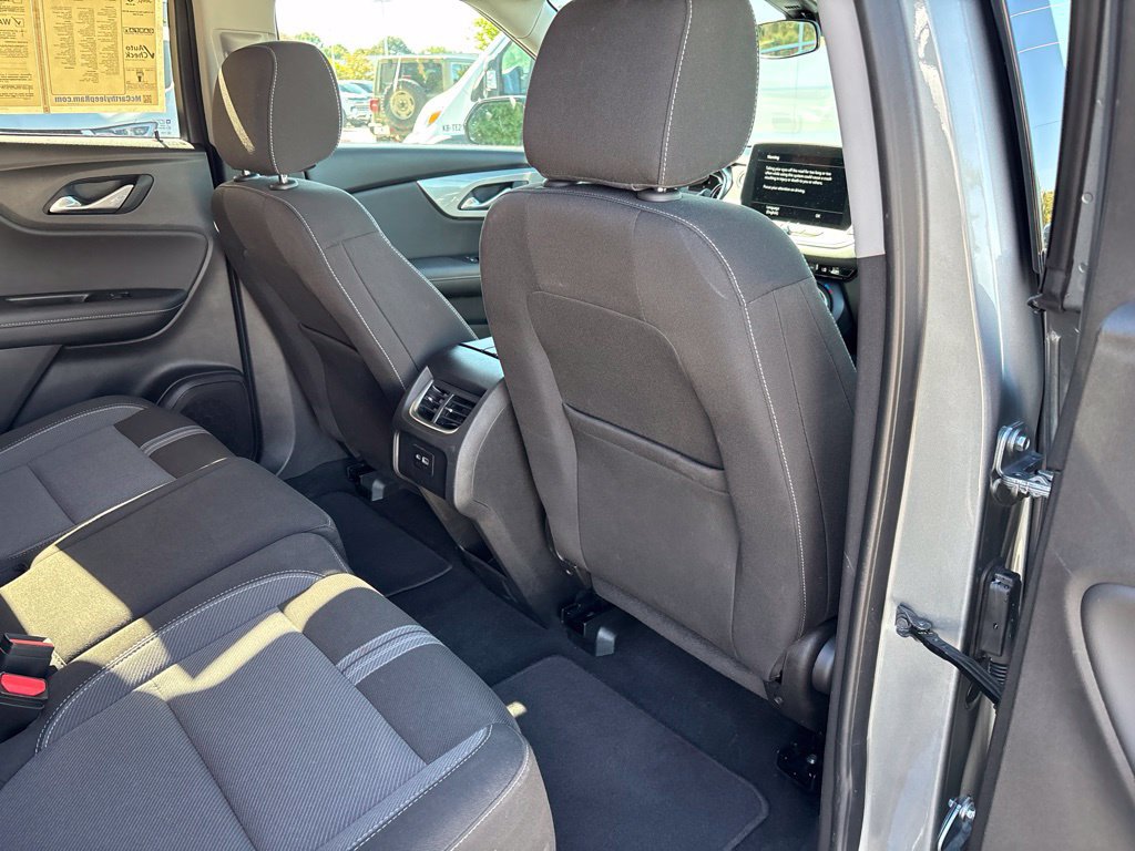 Used 2025 Chevrolet Blazer LT FWD image 20