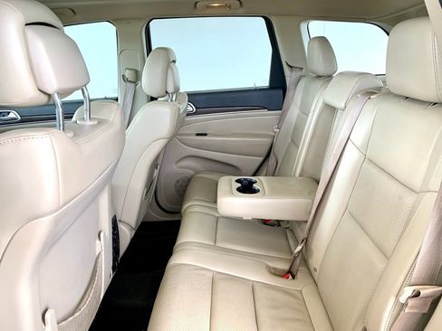 Used 2015 Jeep Grand Cherokee Limited w/ Luxury Group II image 14