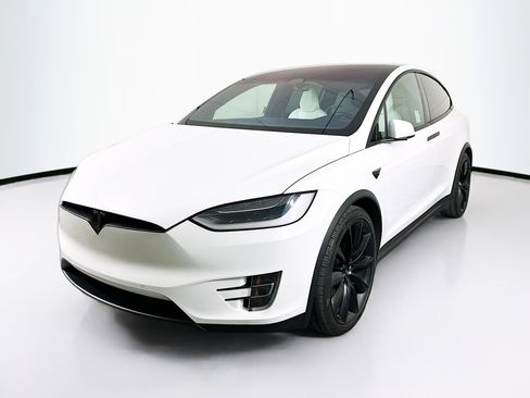 Used 2017 Tesla Model X 90D image 3