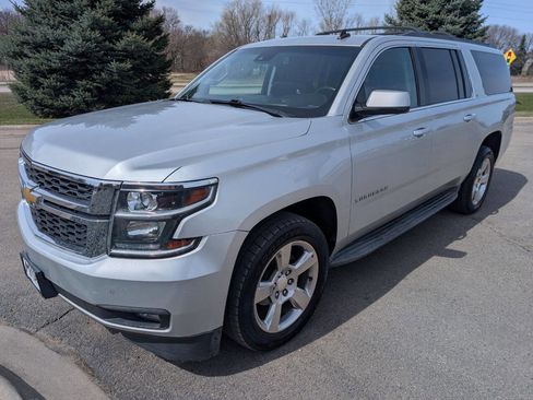 Used 2015 Chevrolet Suburban LT image 5