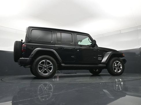 Used 2022 Jeep Wrangler Unlimited Sahara w/ Cold Weather Group AWD/4WD image 24