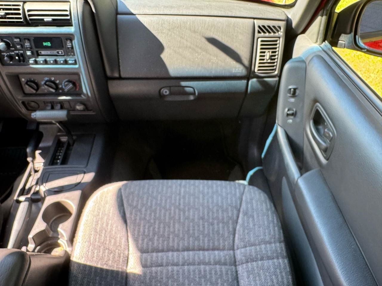 Used 2000 Jeep Cherokee Sport AWD/4WD image 15