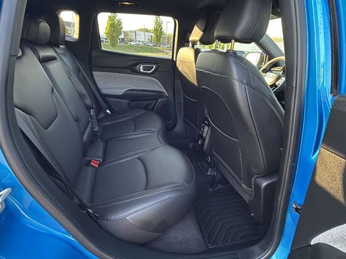 Used 2023 Jeep Compass Latitude AWD/4WD image 19