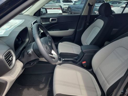 Certified 2025 Hyundai Venue SEL image 10