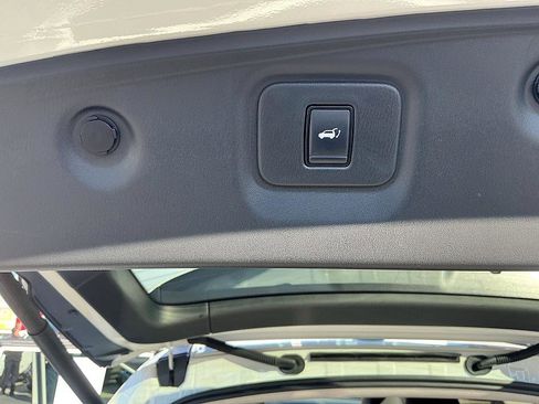 Certified 2020 Nissan Pathfinder SL image 30