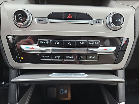 Used 2022 Ford Explorer XLT w/ Equipment Group 202A image 22