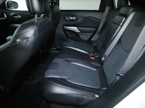 Used 2018 Jeep Cherokee Overland w/ Technology Group AWD/4WD image 14