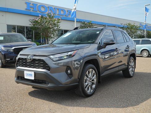 Used 2025 Toyota RAV4 XLE Premium image 1