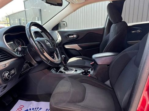 Used 2017 Jeep Cherokee Latitude image 9