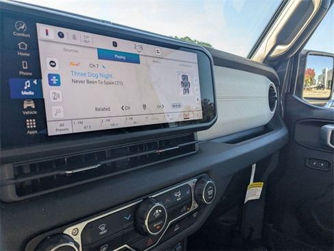 Used 2024 Jeep Wrangler Willys image 29