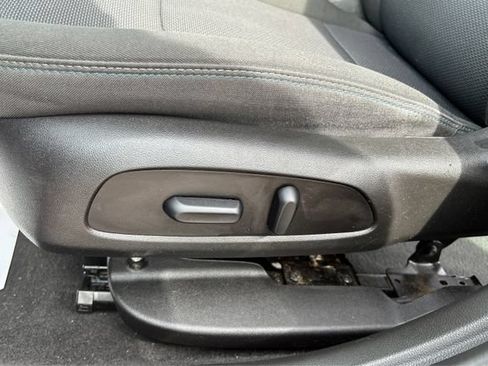 Used 2018 Chevrolet Cruze LT w/ Convenience Package FWD image 19