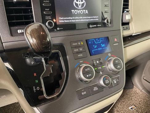 Used 2020 Toyota Sienna XLE w/ XLE Navigation Package image 8