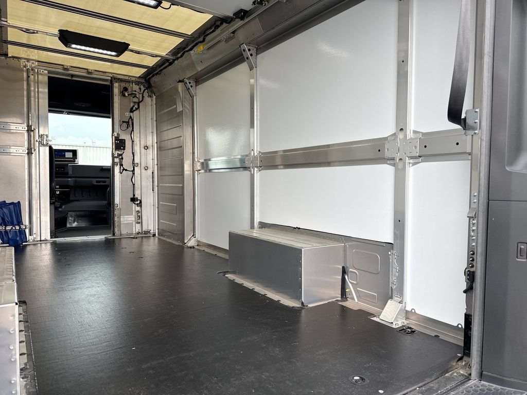 Used 2024 Chevrolet Brightdrop 600 w/ Battery Pack, Max Range AWD/4WD image 17