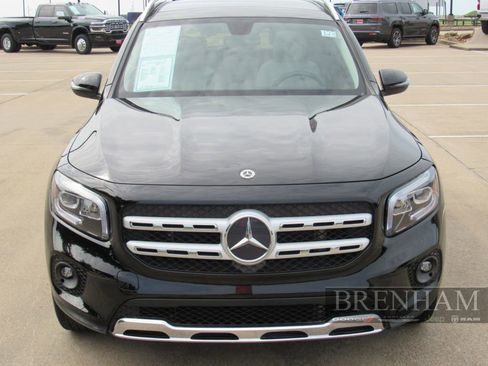 Used 2022 Mercedes-Benz GLB 250 w/ Premium Package image 9