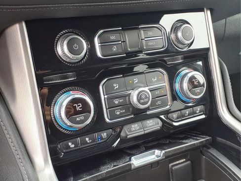 Used 2023 GMC Yukon Denali AWD/4WD image 8