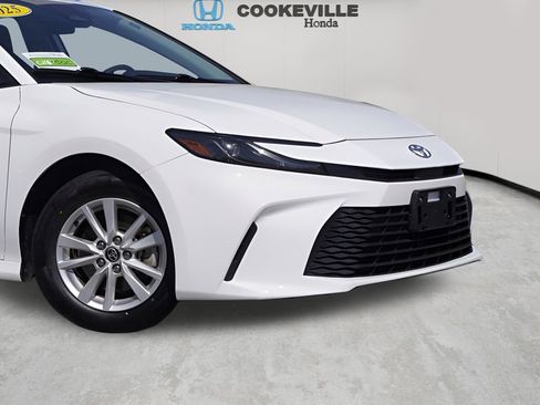 Used 2025 Toyota Camry LE FWD image 3
