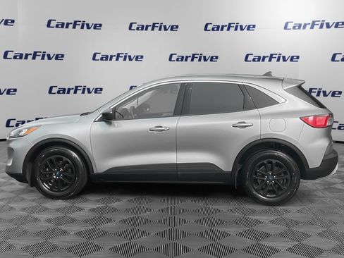 Used 2022 Ford Escape SE FWD image 2