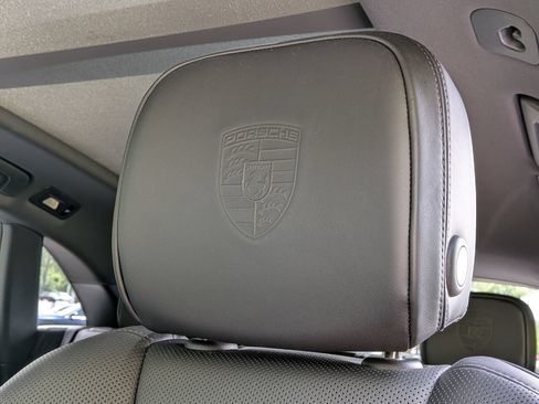 Certified 2026 Porsche Macan AWD/4WD image 6