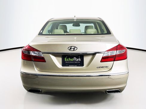 Used 2012 Hyundai Genesis 3.8 w/ Premium Pkg image 7