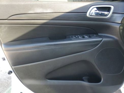 Used 2019 Jeep Grand Cherokee Altitude AWD/4WD image 13