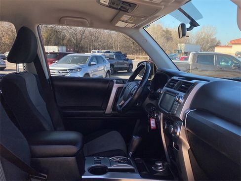 Used 2016 Toyota 4Runner SR5 image 11