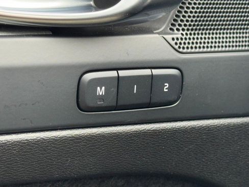 Certified 2025 Volvo XC40 B5 Core image 17