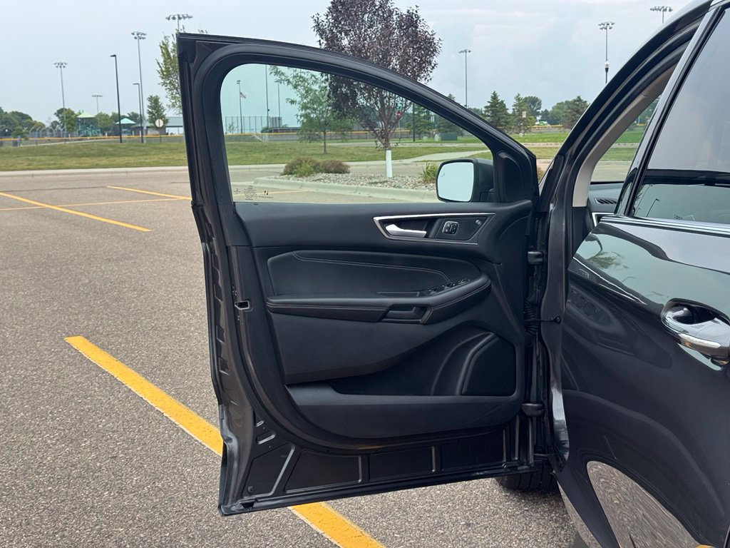 Certified 2020 Ford Edge Titanium AWD/4WD image 6