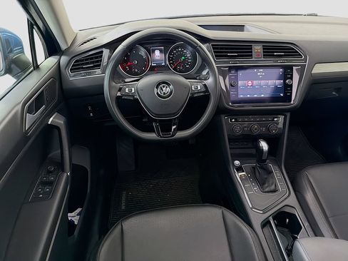 Used 2020 Volkswagen Tiguan SE w/ Panoramic Sunroof Package FWD image 24