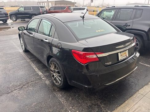 Used 2013 Chrysler 200 LX image 4