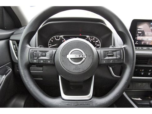 Used 2024 Nissan Rogue S image 9