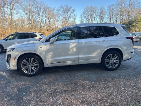 Used 2023 Cadillac XT6 Premium Luxury image 3