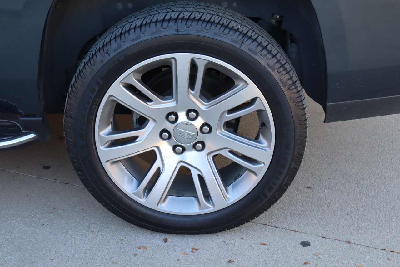 Used 2020 Cadillac Escalade Luxury RWD image 33