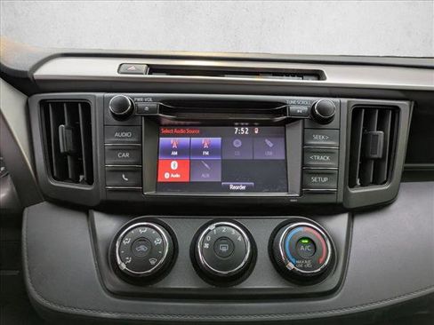 Used 2018 Toyota RAV4 LE image 14