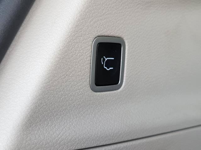 Used 2023 Chrysler Voyager LX FWD image 30