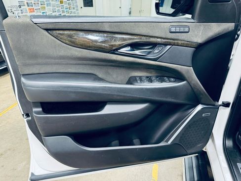 Used 2019 Cadillac Escalade Platinum image 29