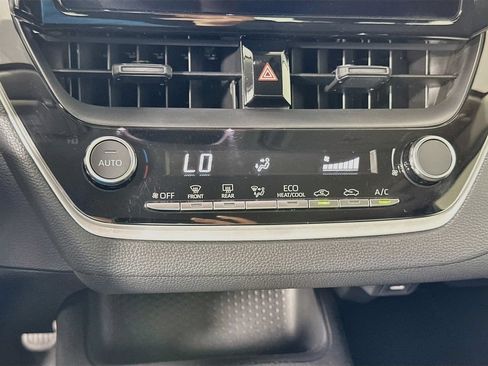 Used 2025 Toyota Corolla LE FWD image 16