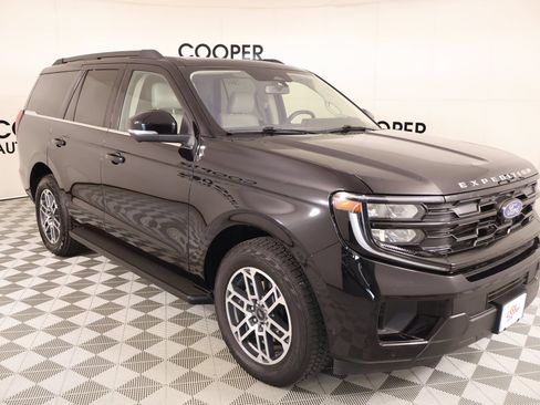 Used 2025 Ford Expedition Active AWD/4WD image 1