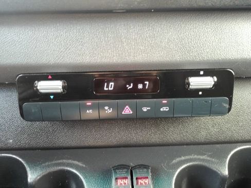 Used 2024 Mercedes-Benz Sprinter 2500 image 33