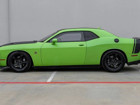 Used 2015 Dodge Challenger R/T Scat Pack w/ Scat Pack Appearance Package image 8
