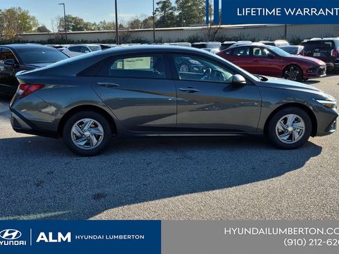 New 2026 Hyundai Elantra SE FWD image 5