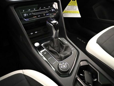 New 2026 Volkswagen Taos SE image 21