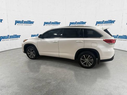 Used 2017 Toyota Highlander XLE AWD/4WD image 7