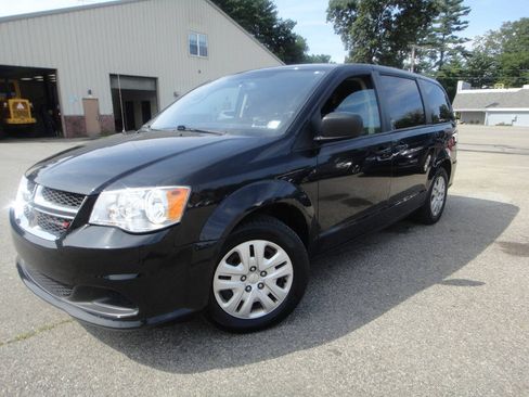 Used 2018 Dodge Grand Caravan SE w/ UConnect Hands-Free Group FWD image 1