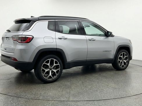 Used 2025 Jeep Compass Limited AWD/4WD image 4
