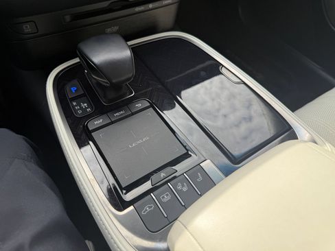 Used 2022 Lexus LS 500 w/ Interior Upgrade Package RWD image 21