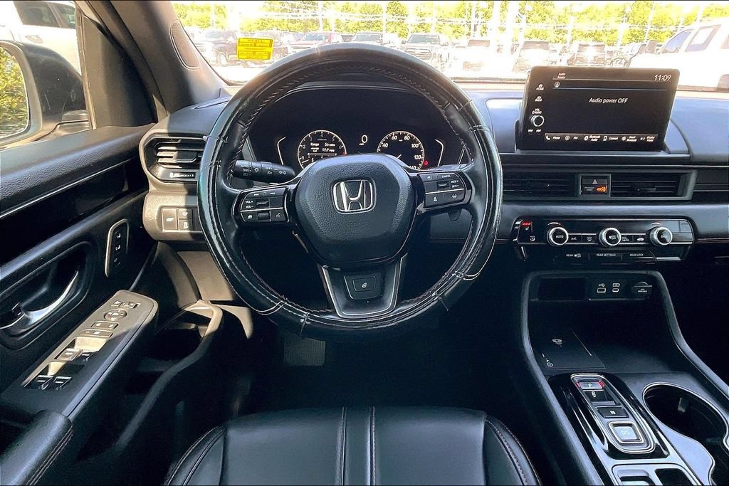 Used 2025 Honda Pilot TrailSport image 8
