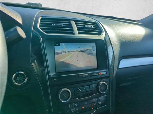 Used 2016 Ford Explorer XLT w/ Equipment Group 202A image 9