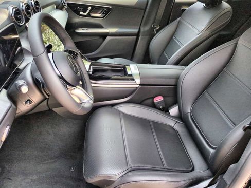 Used 2025 Mercedes-Benz GLC 300 4MATIC image 17