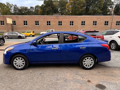 Used 2015 Nissan Versa SV image 3